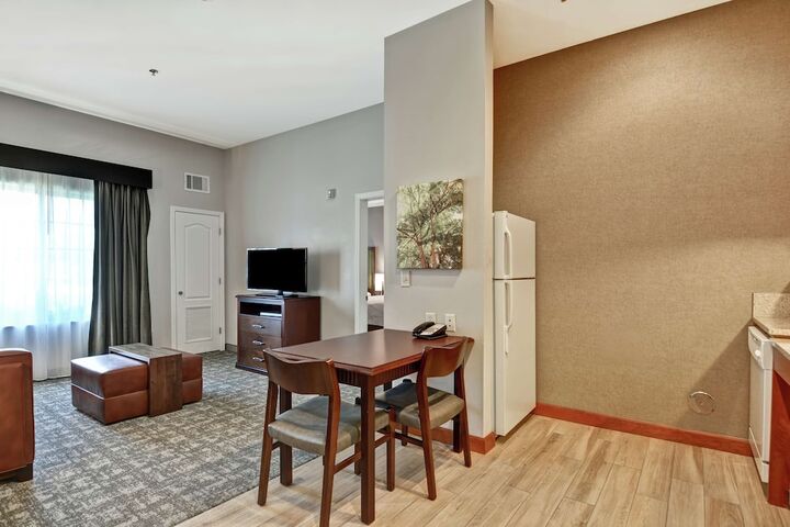Room 32 of 60
