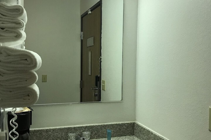 Room 13 of 22