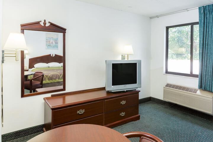 Room 7 of 16