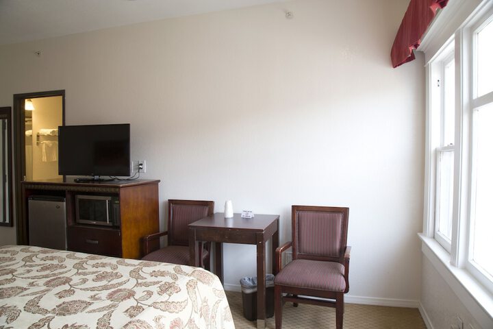 Room 27 of 35