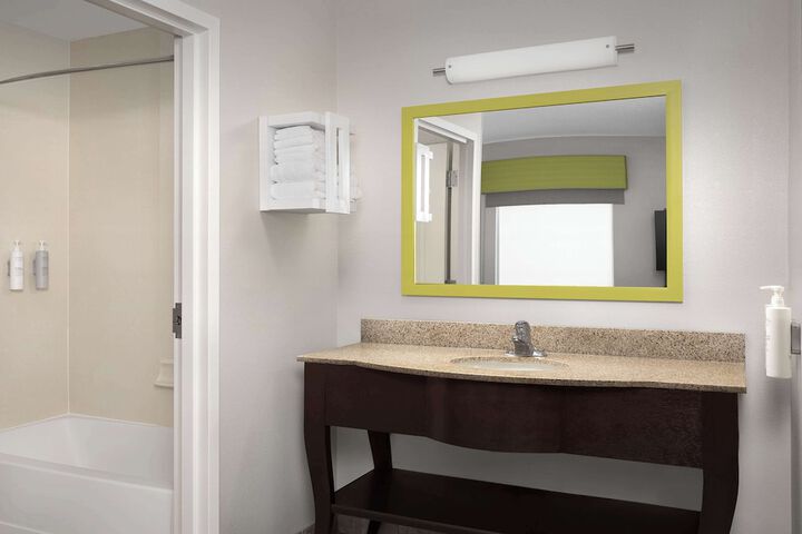 Hampton Inn & Suites Durham / North I-85