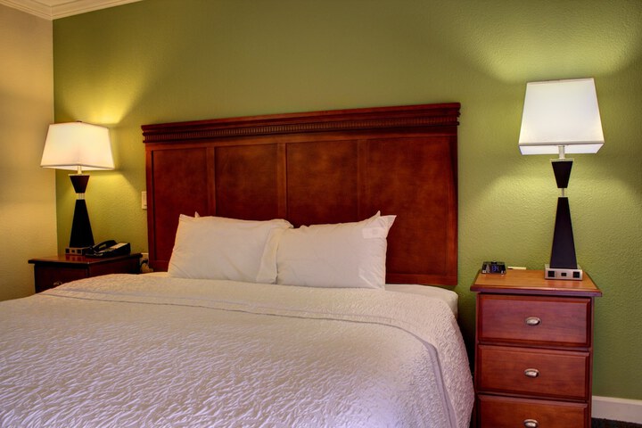 Room 27 of 72