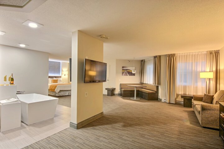 Room 9 of 28
