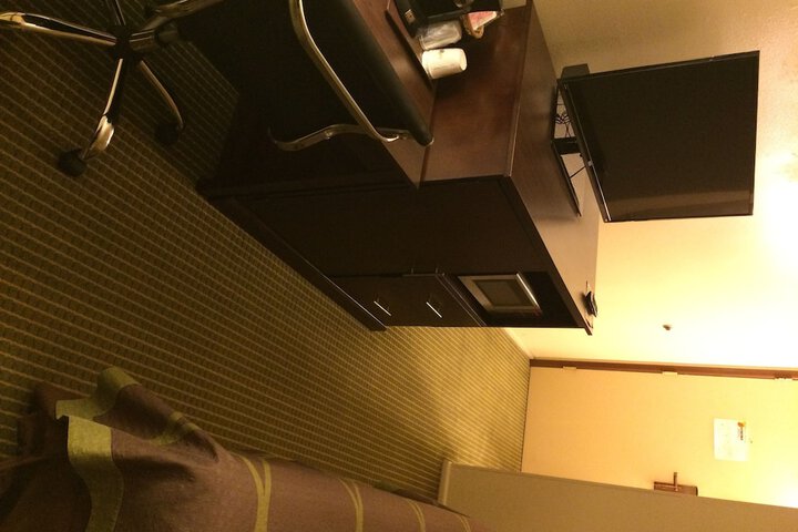Room 11 of 32