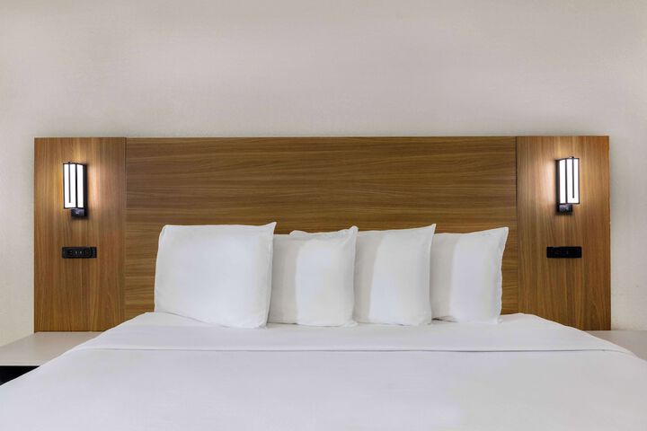 Room 7 of 34