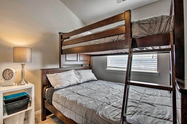 Mtn View Townhome w / Amenities 17 Mi to Snowbird!
