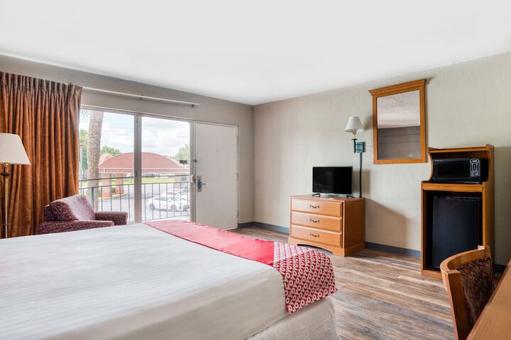 Room 14 of 28