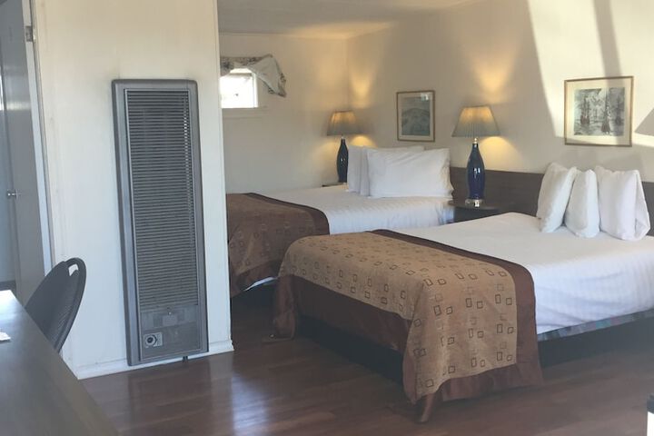 Room 7 of 16