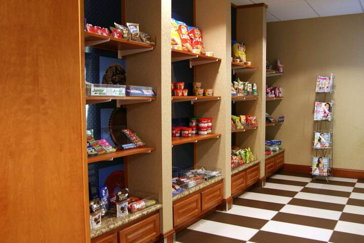 Hampton Inn & Suites Manchester-Bedford