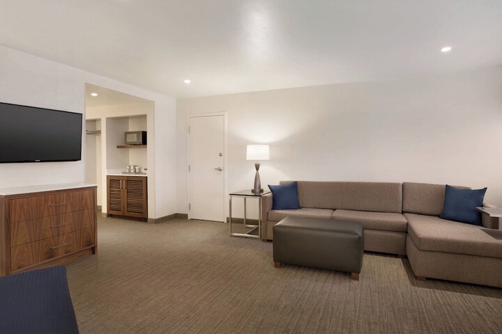 Room 17 of 39