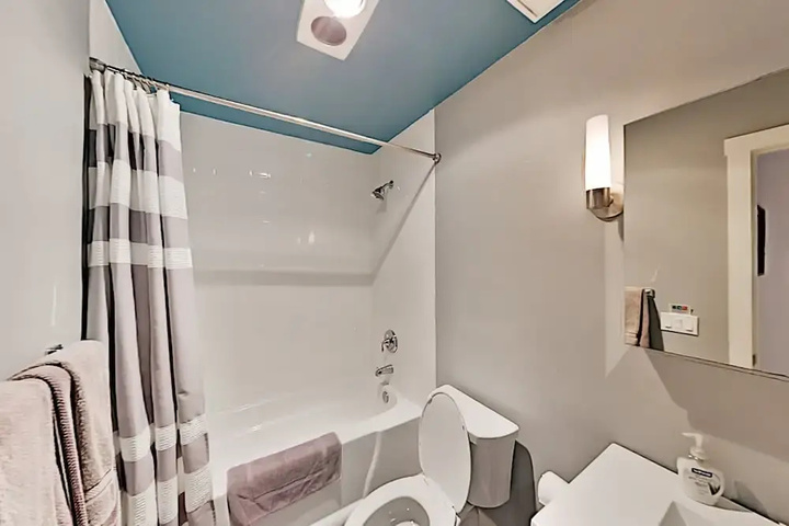 Immaculate Beach W / Pool Hot Tub & Balconies 2 Bedroom Condo