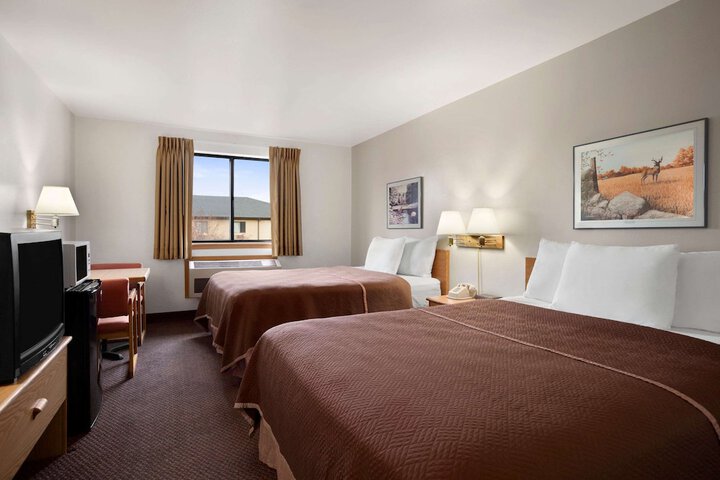 Room 9 of 18