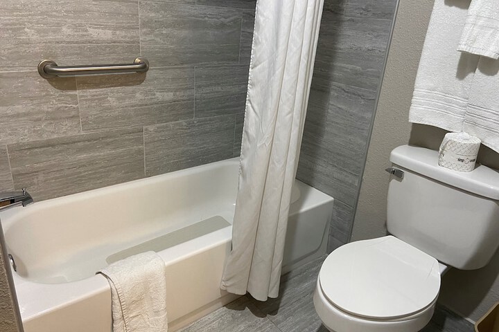 Days Inn by Wyndham Carthage