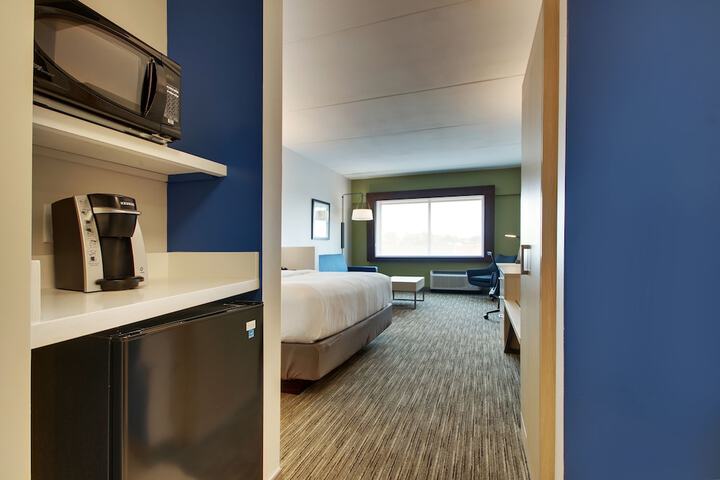 Room 12 of 32