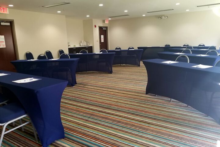 Holiday Inn Express Hotel & Suites Mebane by IHG