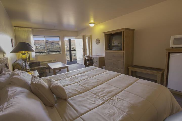 Room 32 of 69