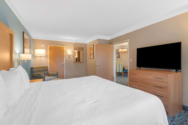 Best Western Plus Executive Court Inn & Conference Center