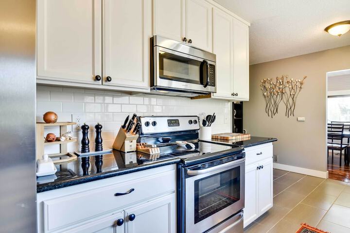 Charming Portland Home Walk to Light Rail!