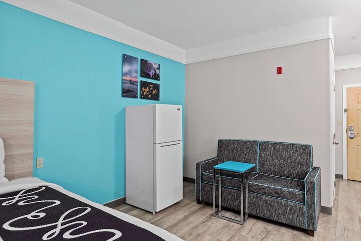 Room 100 of 115