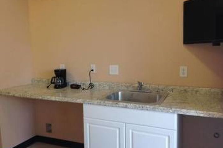 Orca Inn Suites