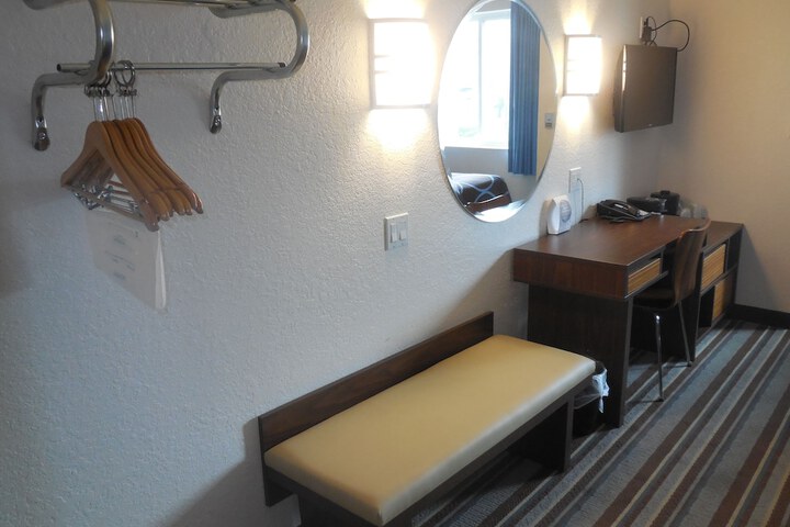 Room 16 of 31