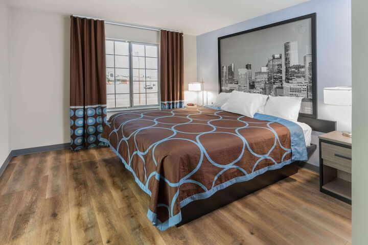 Room 27 of 37