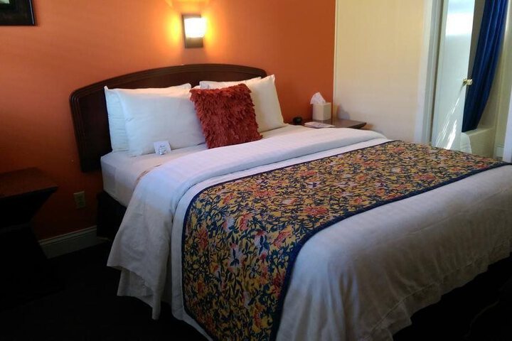 THE CADILLAC MOTEL