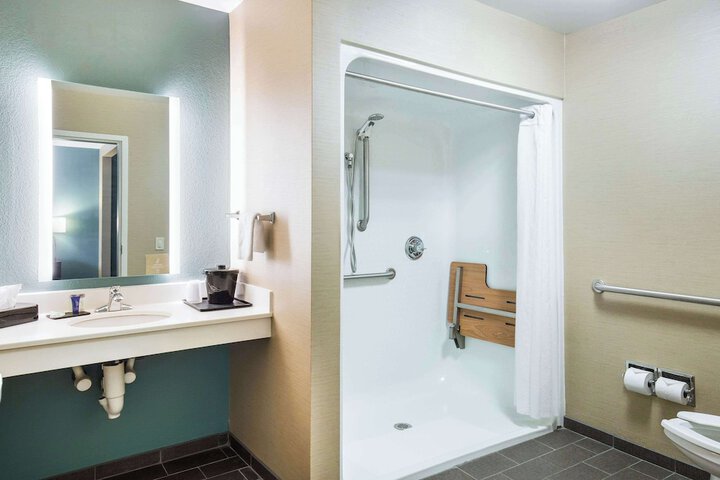 Sleep Inn & Suites Dunmore
