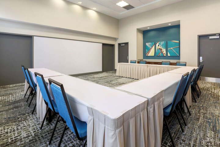 Hampton Inn & Suites Pittsburgh-Downtown