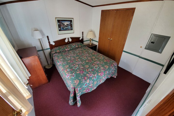 Room 44 of 63