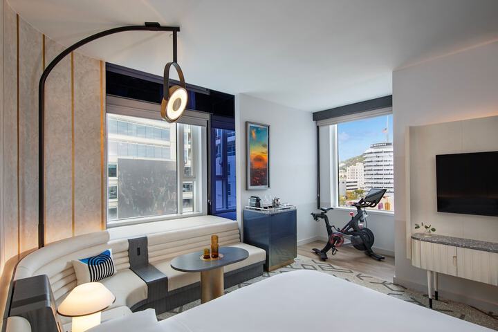 Room 32 of 136