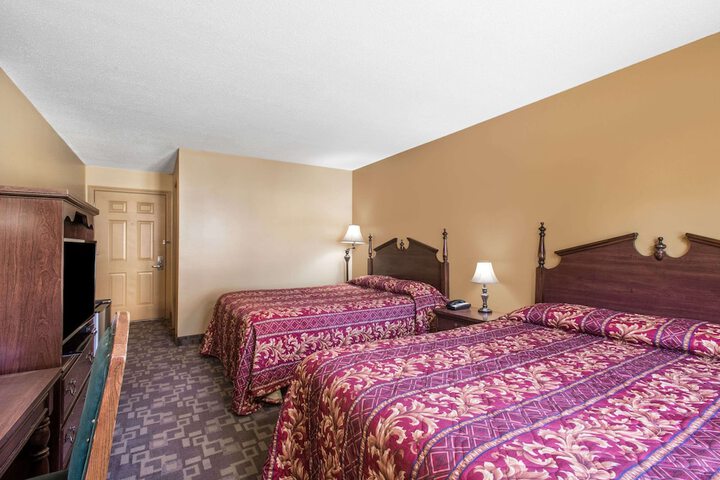 Room 8 of 18