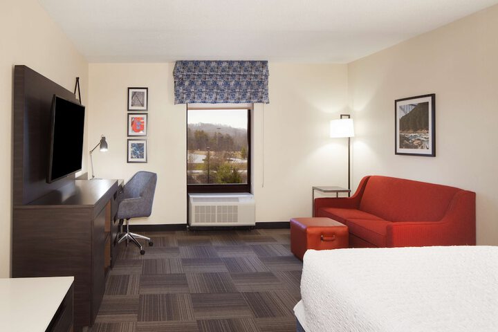 Hampton Inn Charleston-Southridge