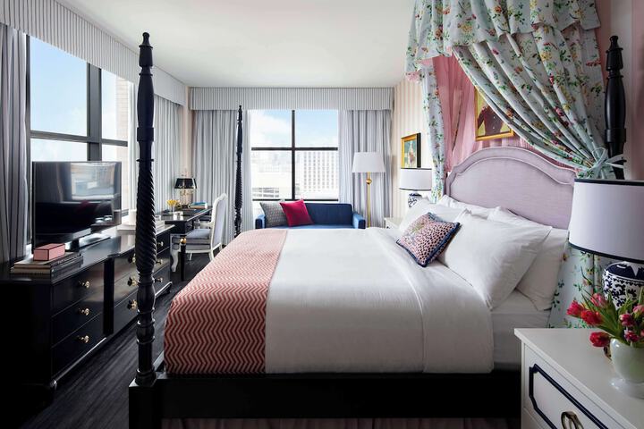 Room 73 of 100