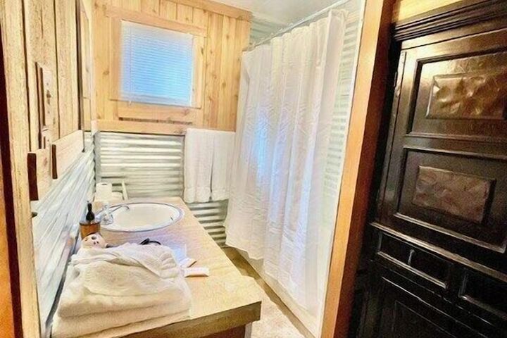 Cozy Cabin Retreat in Midway
