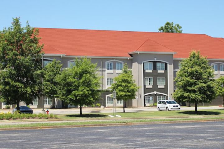 La Quinta Inn & Suites by Wyndham Huntsville Airport Madison