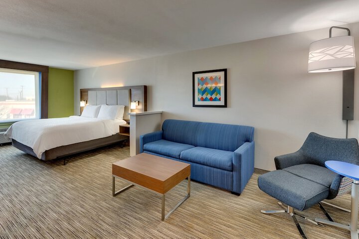 Room 13 of 37