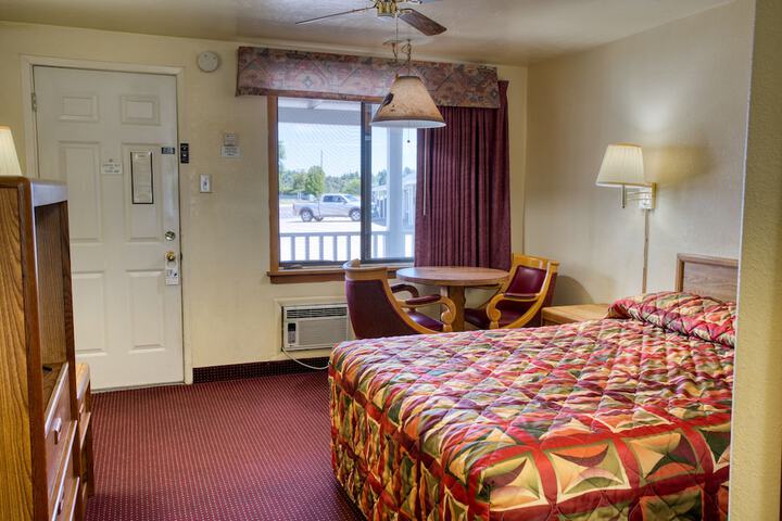 Room 8 of 16