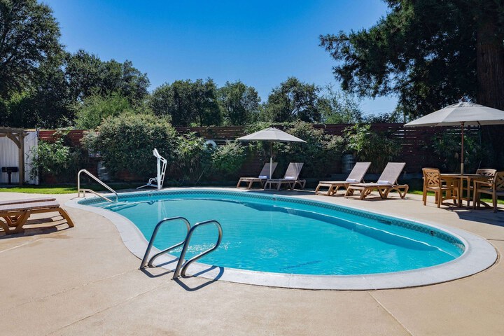 Pool 4 of 34
