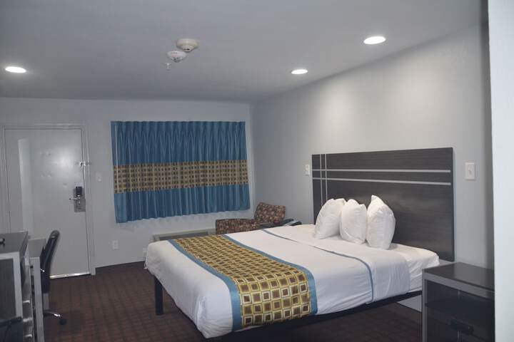 Room 28 of 34