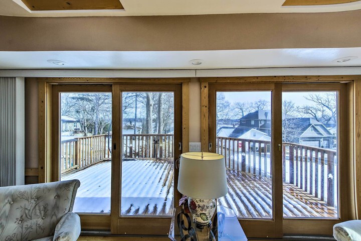 Charming Lake Ripley Cottage w / Water View!