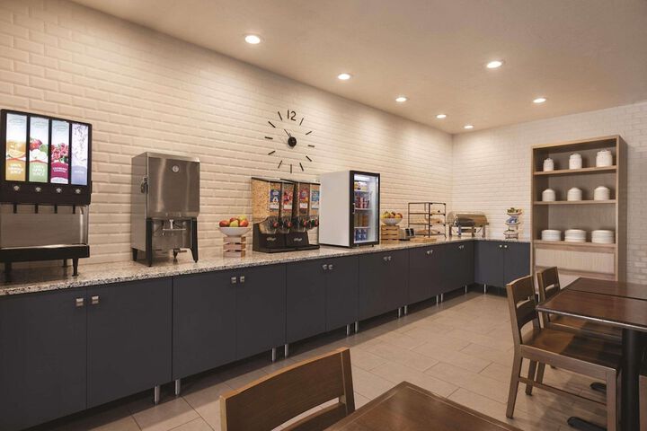 Country Inn & Suites by Radisson Green Bay North