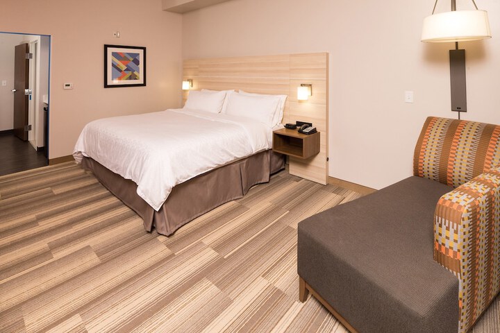 Room 18 of 34