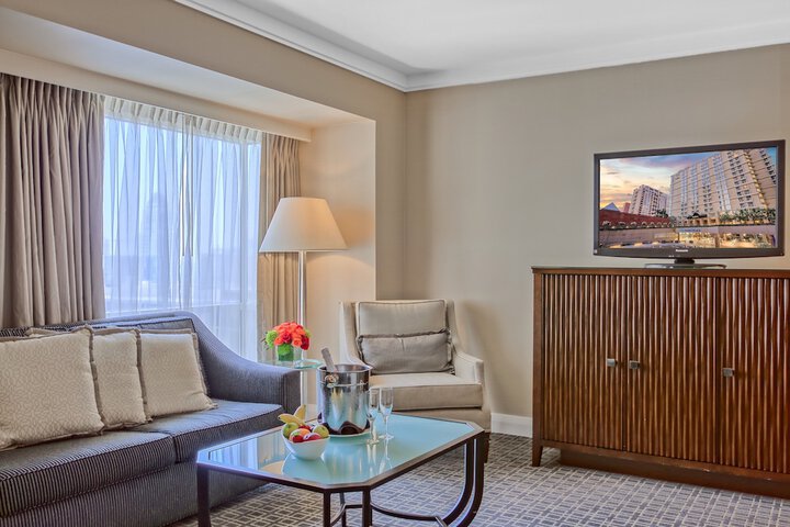 Omni Los Angeles Hotel at California Plaza