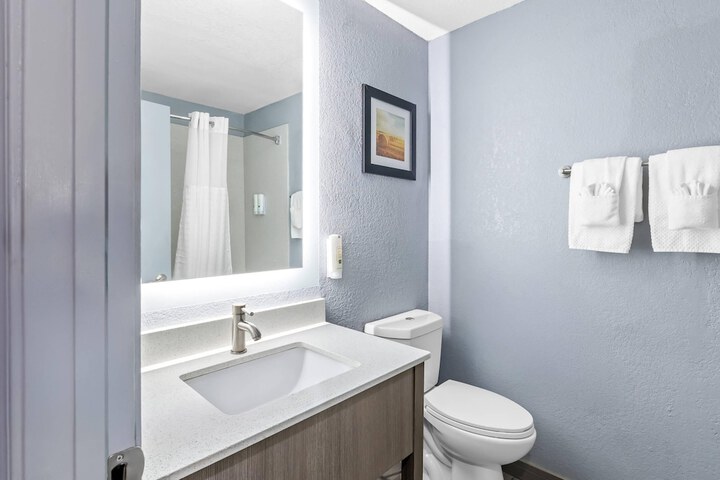 Quality Inn Shawnee North I-40