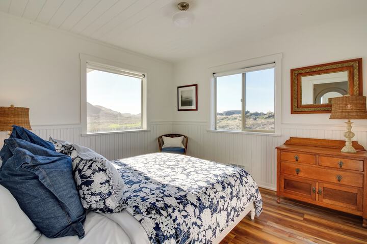 Scenic Bandon Vacation Rental w / Beach Access!