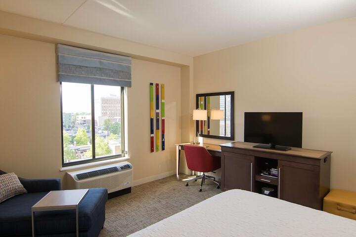 Hampton Inn & Suites Tulsa Downtown