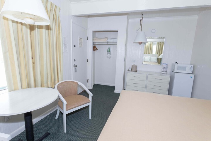 Room 21 of 32