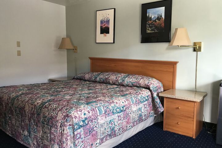 Room 4 of 9