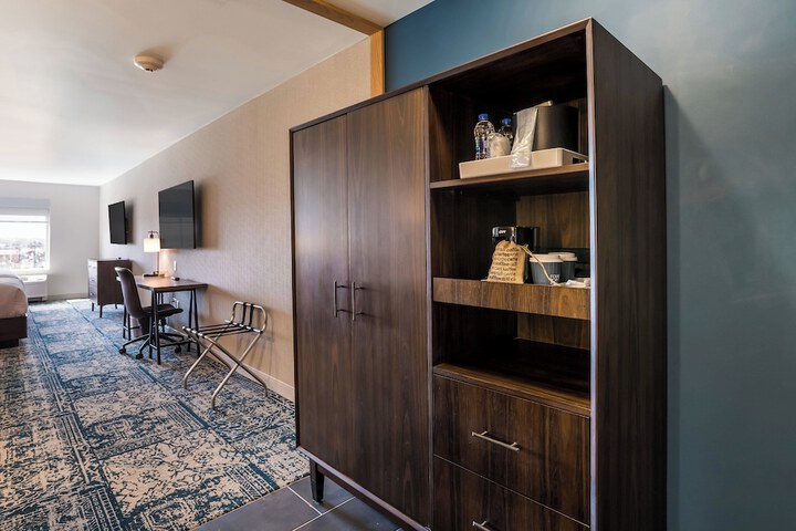 Room 35 of 48